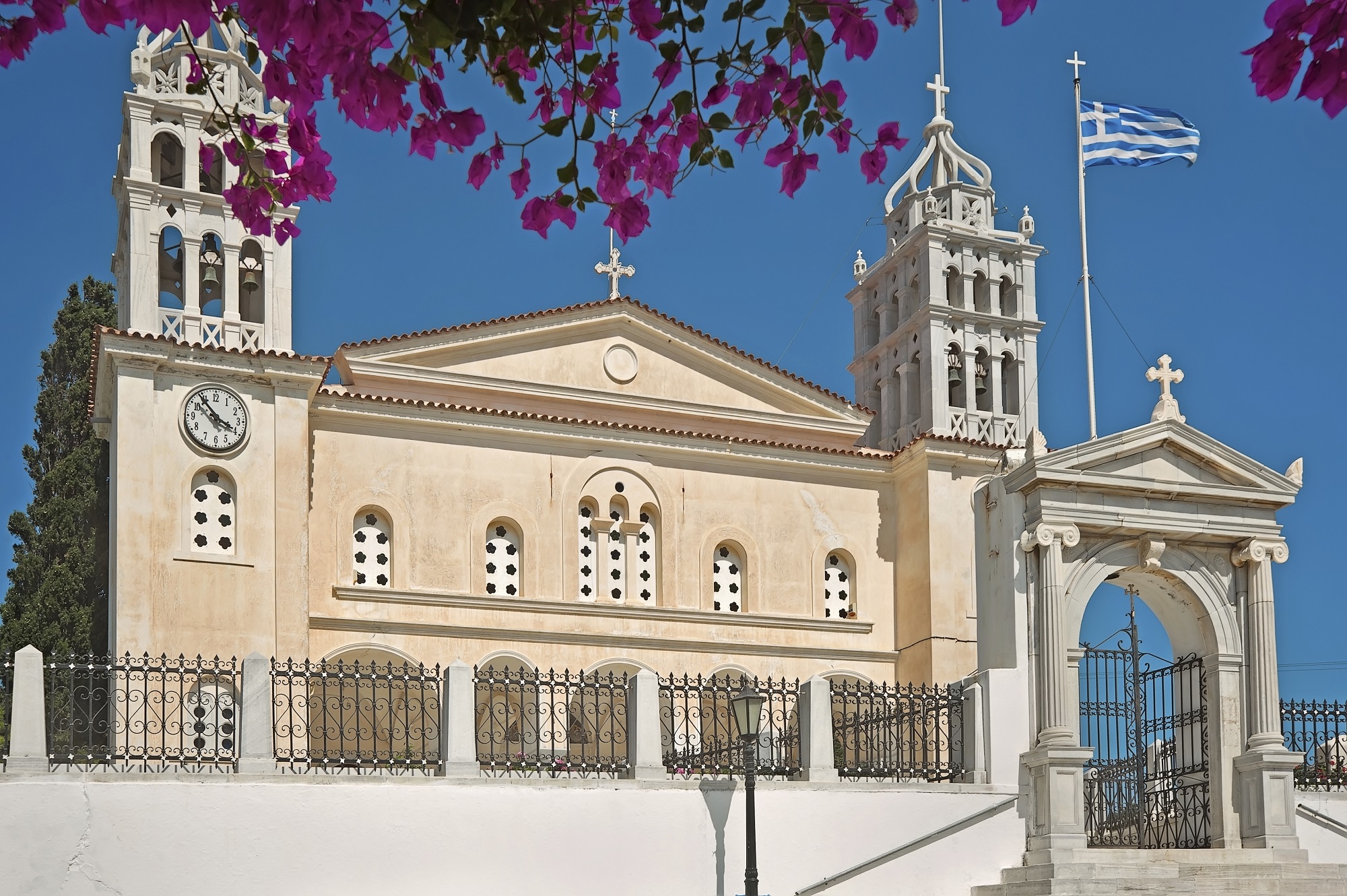 Church of Agia Triada in Lefkes Paros iStock_000062545176_Large