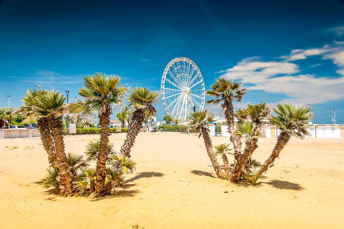 beach-of-rimini-italien-italy-istock_000057162858_large-2
