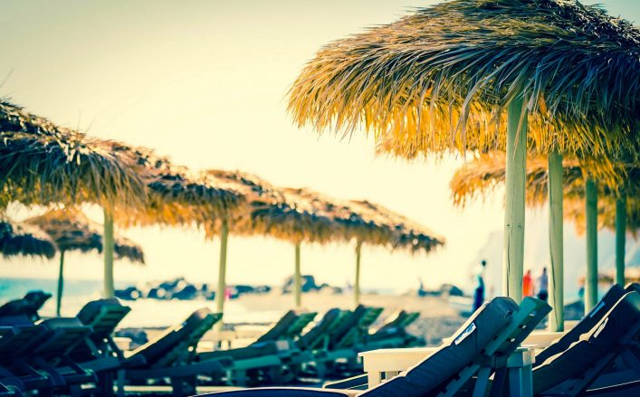 parasols-and-sunbeds-istock_000042499650_medium-2
