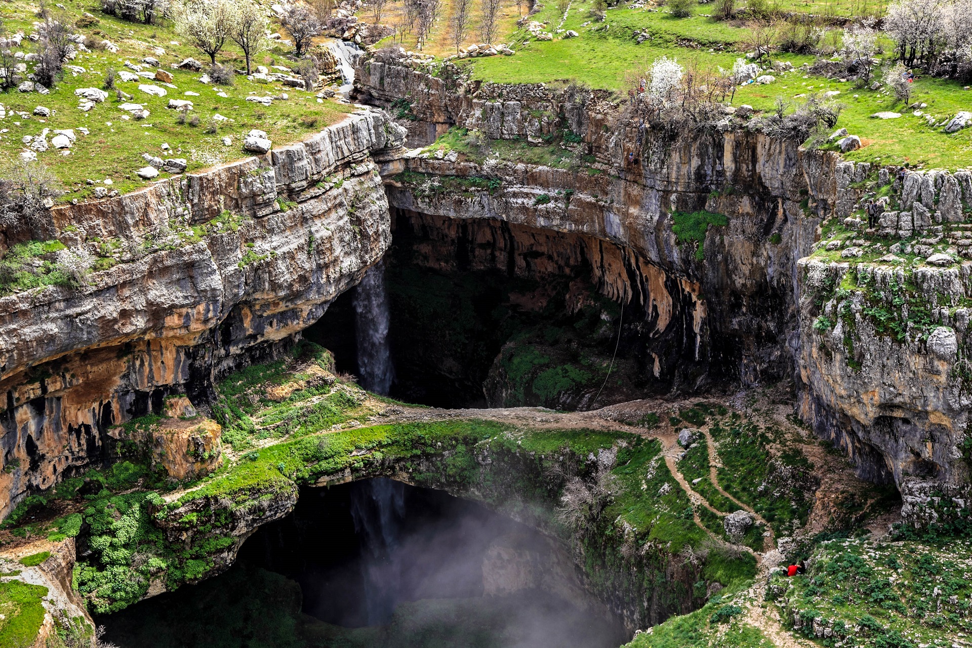 Отдельный природный объект. Ущелье Баатара. Водопад Баатара. Баатара Ливан. Водопад в ущелье Баатара.
