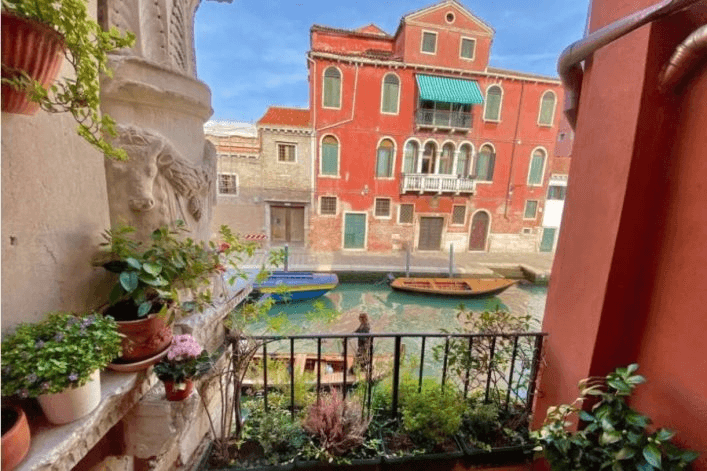 HG-airbnb_venedig_canalgrande_1-707×471-1