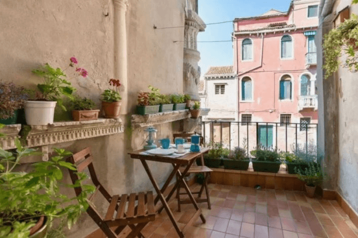 HG-airbnb_venedig_canalgrande_2-707×471-1