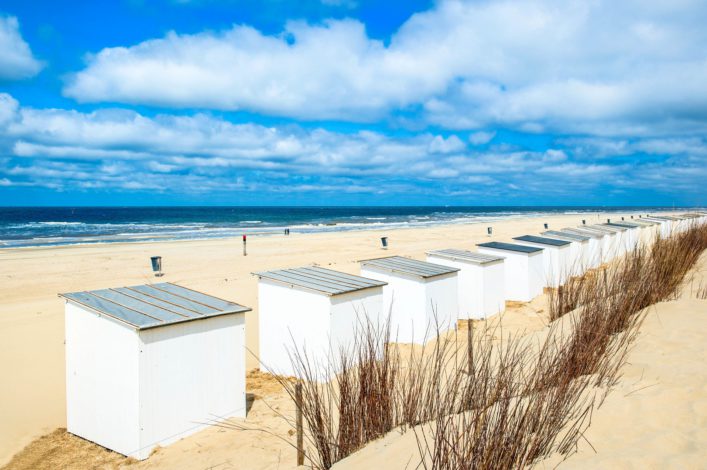 blue-beach-huetten-am-texel-istock_37071596_large-2 (1)