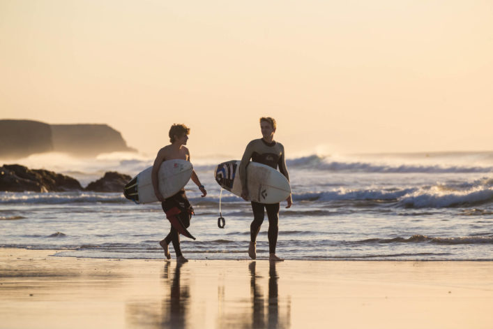 surfers-on-el-cotillo-beach-fuerteventura-canary-islands-spain-istock_000089087525_large-kasto80-2