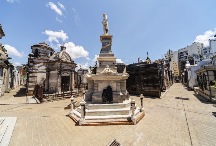 urlaubsguru.de_la-recoleta-cemetery-buenos-aires-argentina-istock_000048529830_large