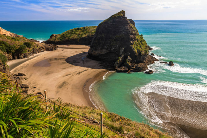 west-coast-beach-piha-auckland-neuseeland-istock_27680334_large-2