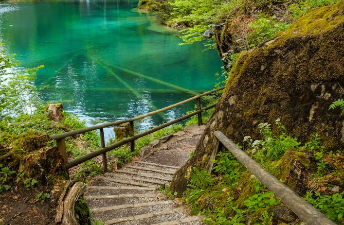Blausee_Schweiz_BlueLakeshutterstock_442303600_900