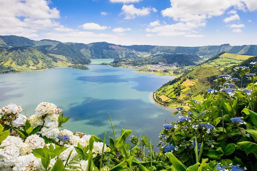 Auf den Azoren geniesst ihr oft einen fantastischen Meerblick