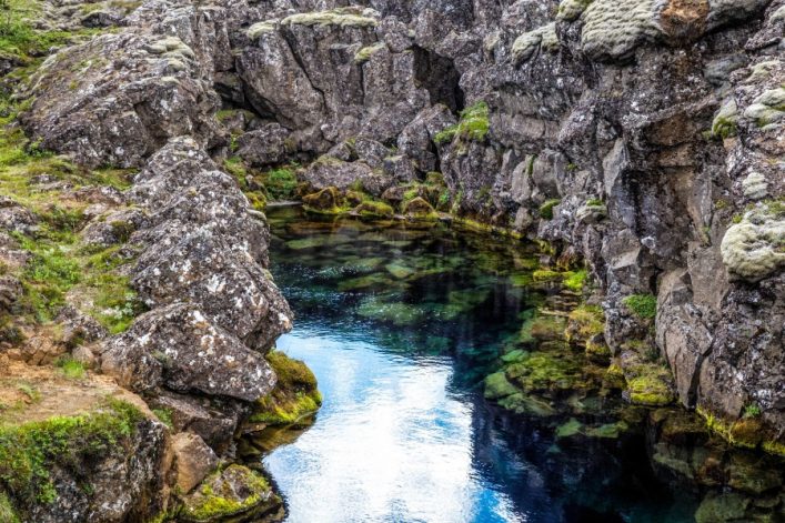 The picture shows the Silfra in Thingvellir National Park in Iceland.
