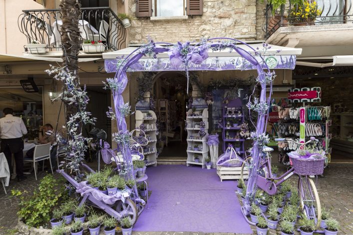 sirmione-am-gardasee-italy-editorial-only-wjarek-shutterstock_516588865