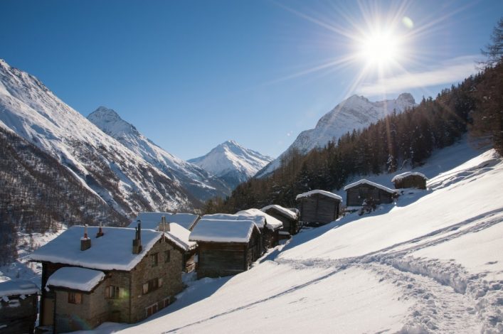 Saas-Fee-Schweiz-iStock-509490905_900x600