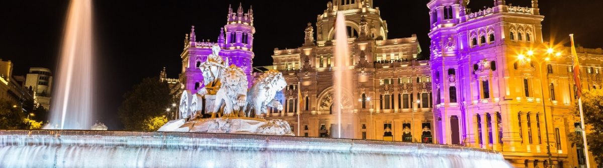 Cibeles-fountain-at-Plaza-de-Cibeles-in-Madrid-in-a-beautiful-summer-night-Spain_shutterstock_393147193-klein
