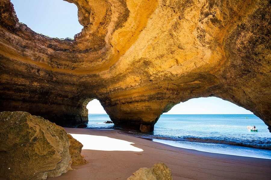 Höhlen am Strand der Algarve