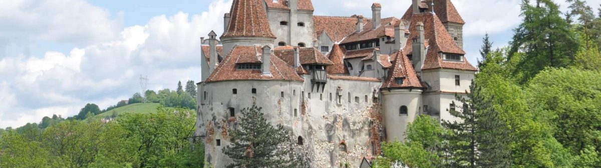 transsylvania-dracula-castle_GettyImages-146823083-1