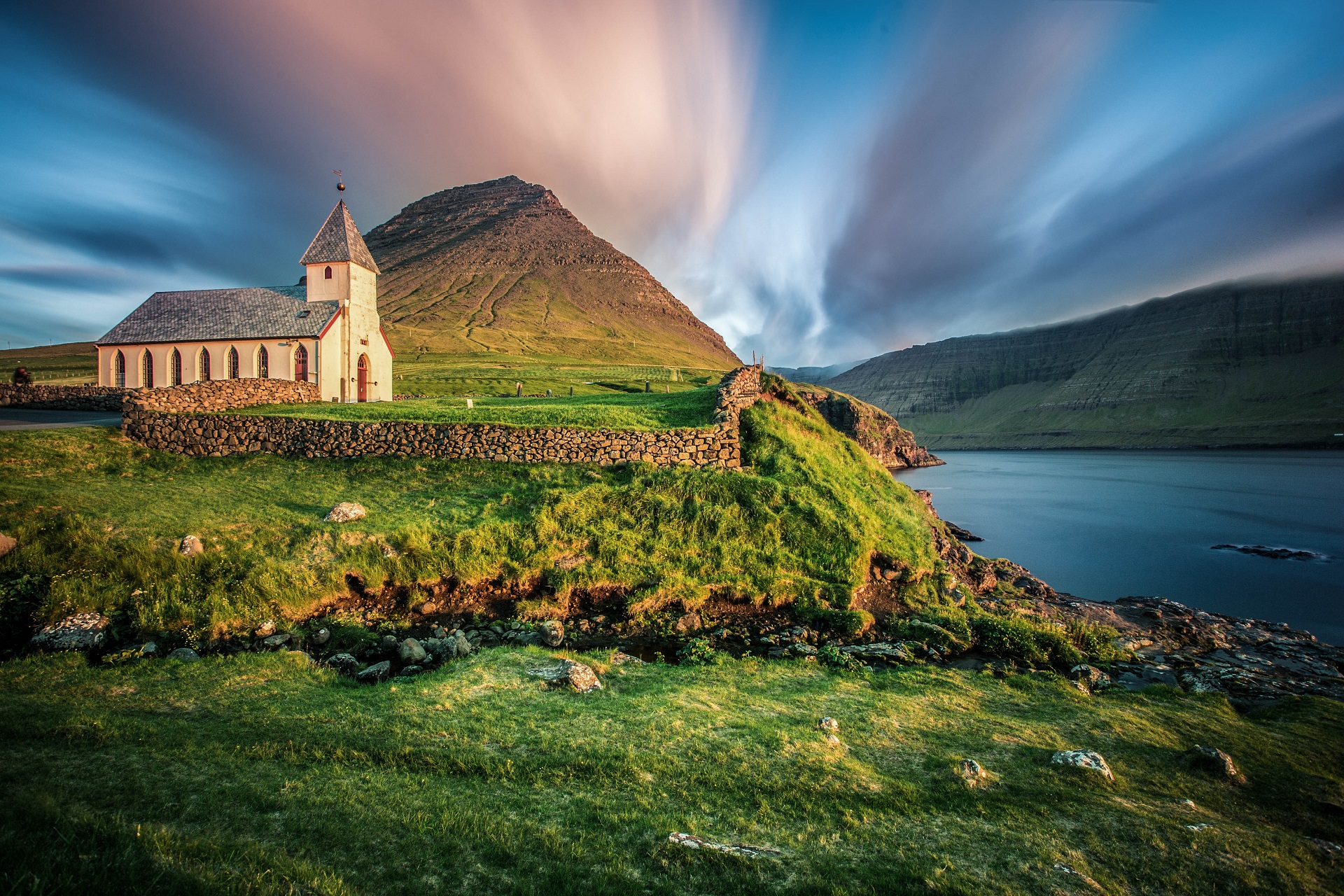 Erfahrt, was ihr über einen Urlaub auf den Färöer Inseln wissen müsst