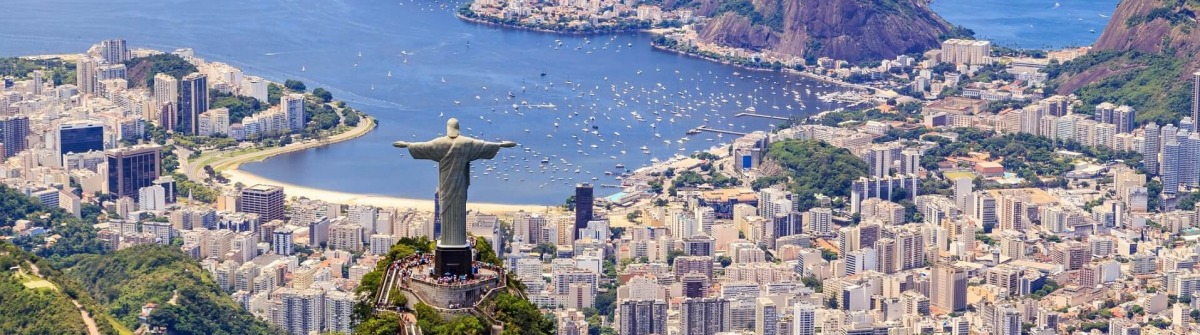 Blick auf die Christusstatue Cristo Redentor in Rio de Janeiro.