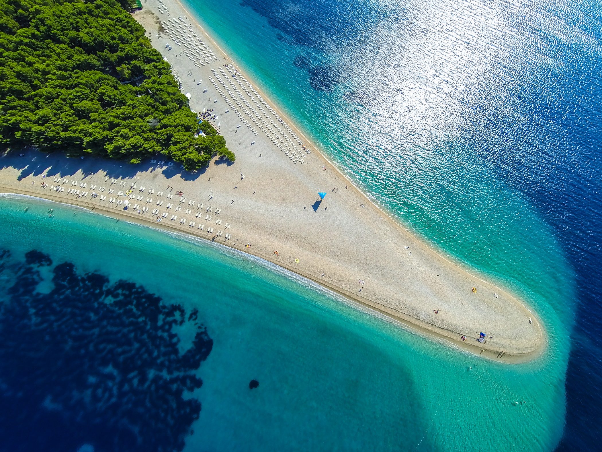 Der Strand Zlatni Rat auf der kroatischen Insel Brac ist weltberühmt