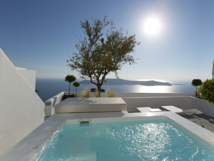 Plunge pool at Grace Santorini