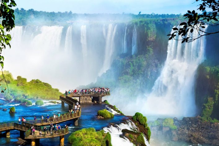 Von der Plattform der Iguazu Wasserfälle habt ihr einen fabelhaften Ausblick