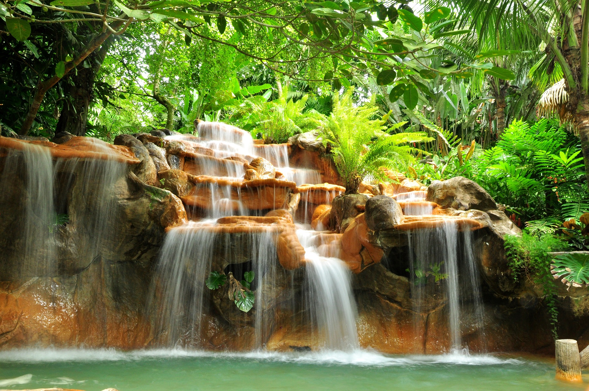Es gibt zahlreiche heiße Quellen in Costa Rica.