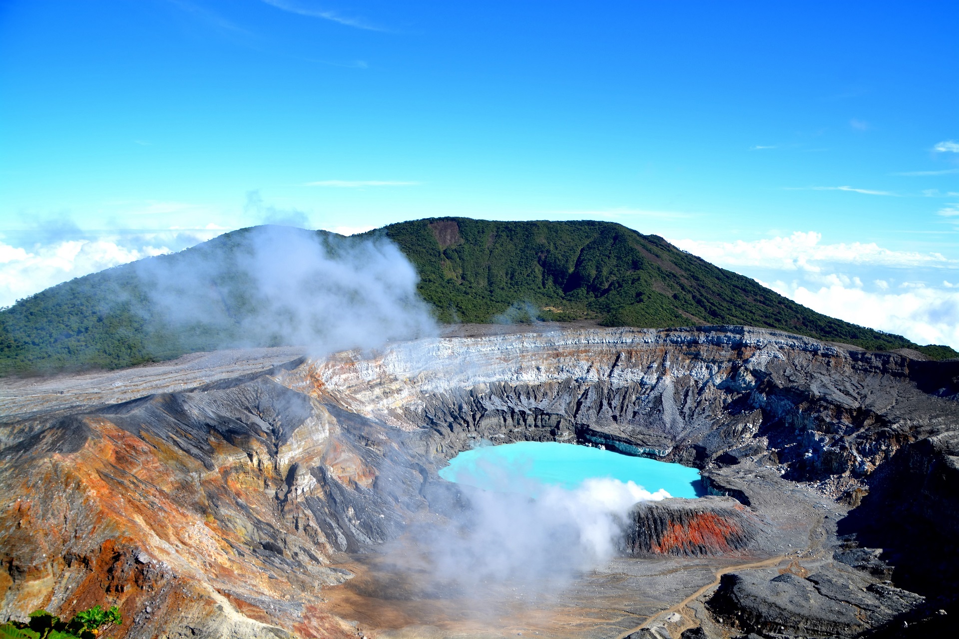 Costa Rica besitzt mit dem Vulkan Poas ein weiteres Naturspektakel.
