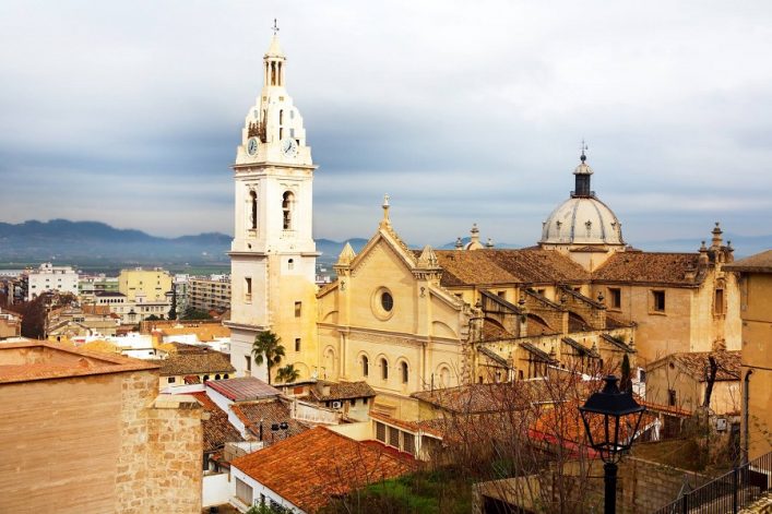 Die Stiftskirche in Xàtiva liegt auf der Route der Borgia
