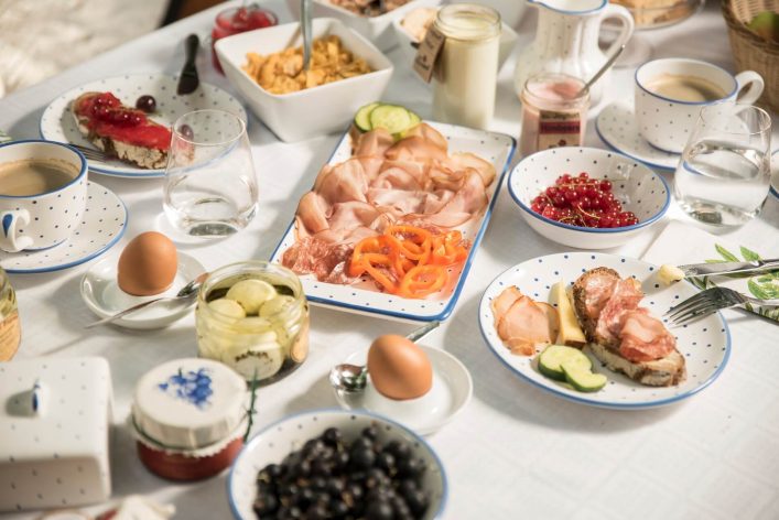 Regionales-Frühstück-mit-hausgemachten-Spezialitäten-c-Oststeiermark-Tourismus-Bernhard-Bergmann-32