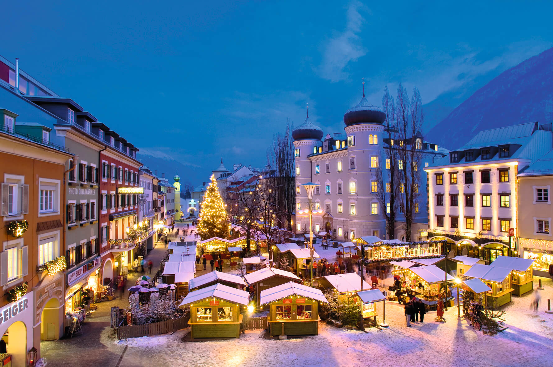 Der Adventmarkt in Lienz ist einer der schönsten Weihnachtsmärkte in Tirol. 