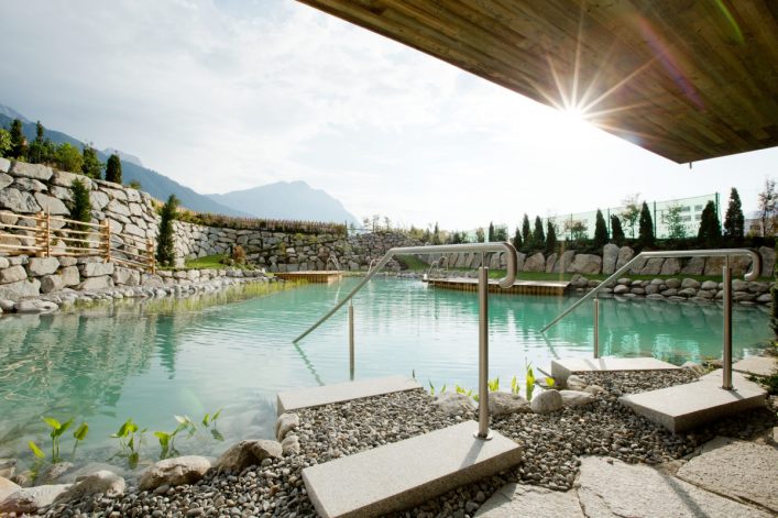 alpenresort-schwarz-saunadorf-naturbadeteich