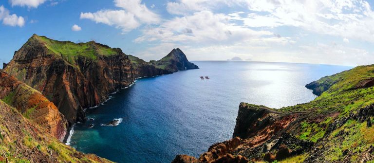 Madeira-Panorama-iStock_000057741836_Large-2