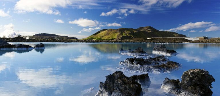 Blue-Lagoon-Iceland-iStock_000051884950_Large