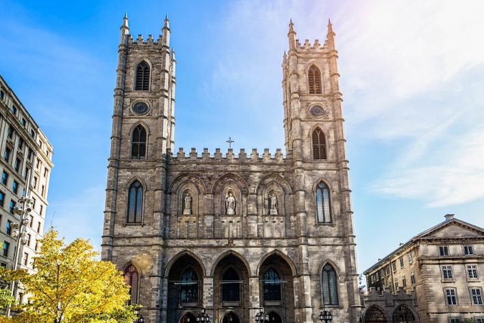 Aussenaufnahme der Notre Dame Kathedrale in Montreal