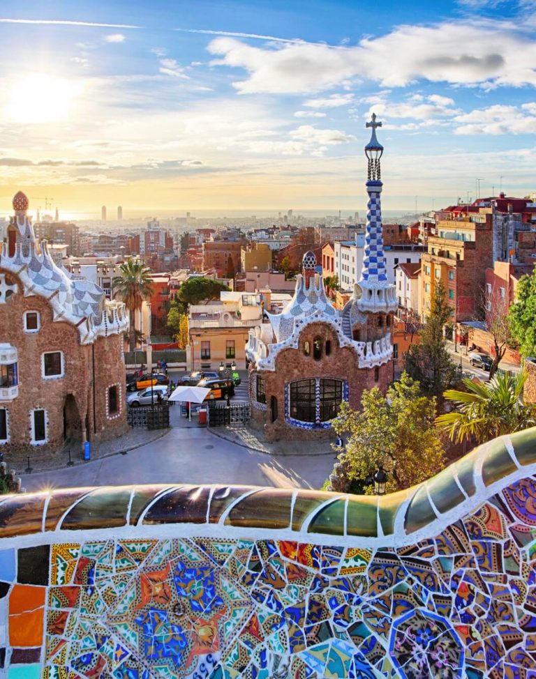 barcelona_gaudi_panorama_iStock-511515106