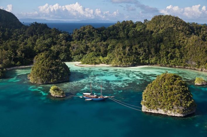 indonesia_island_shutterstock_135304934-1