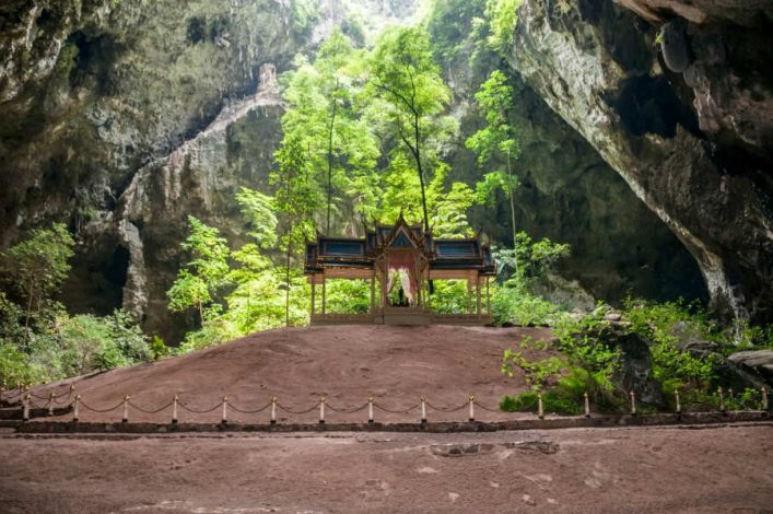 Tempel im Khao Sam Roi Yot Nationalpark in Thailand