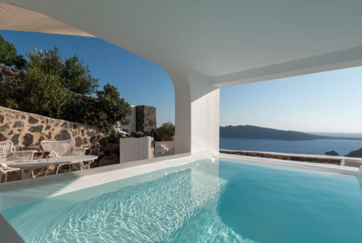 HG-Airbnb_white-House-villa-Pool