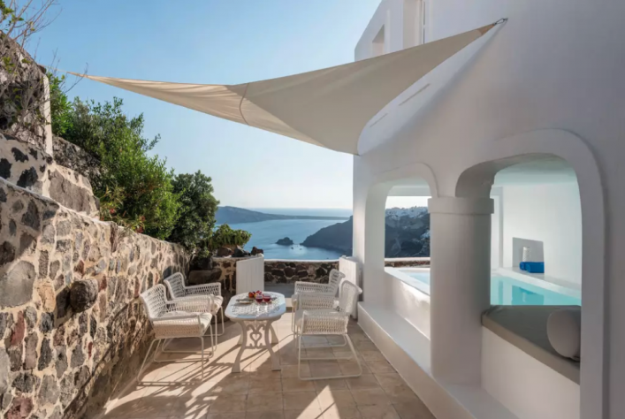 HG-Airbnb_white-House-villa-Pool-Terrasse-2