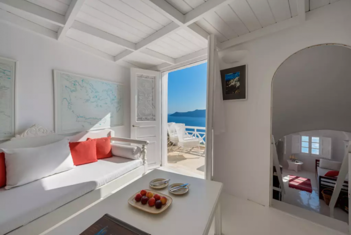 HG-Airbnb_white-House-villa-Wohnzimmer-2