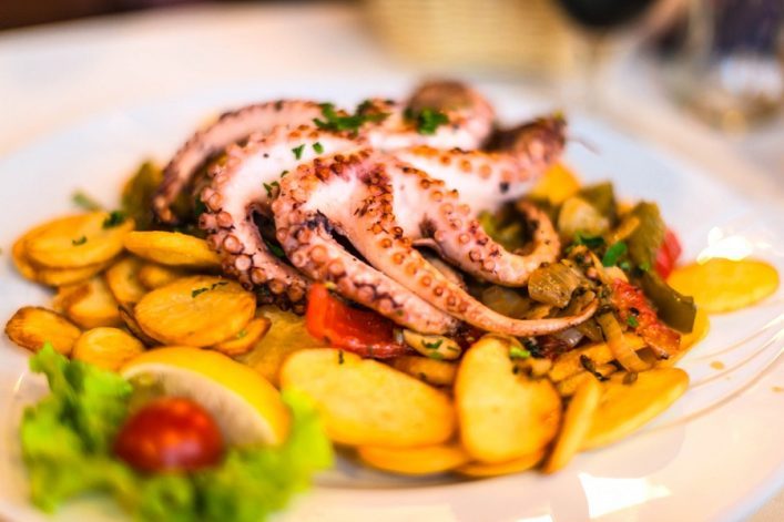 Octopus-with-potatoes-iStock_000022500778_Medium-2
