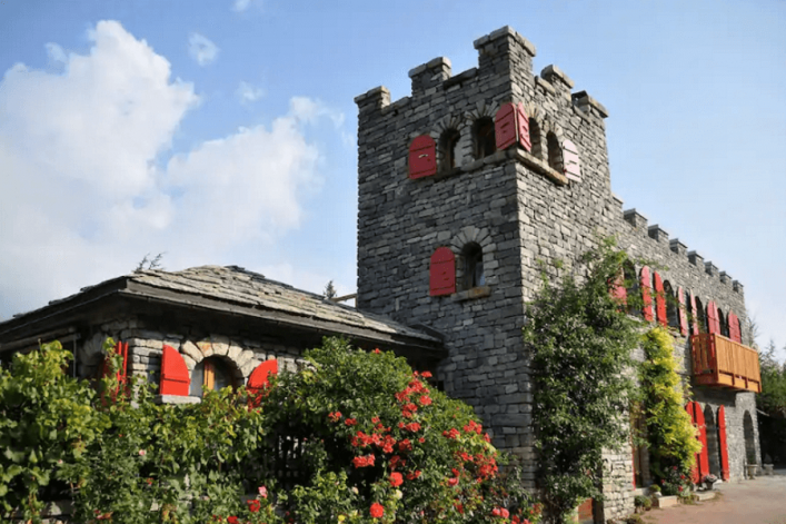 HG-Airbnb_castle0