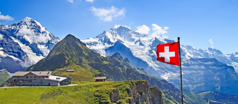Jungfrau-region-Bern-Switzerland_shutterstock_150411200_Alpen