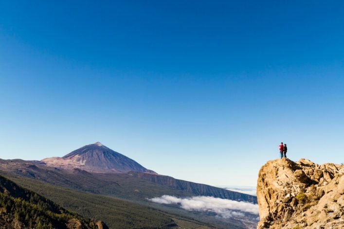 sales_Teneriffa_Wanderer-im-Teide-Nationalpoark-cTurismo-de-Tenerife