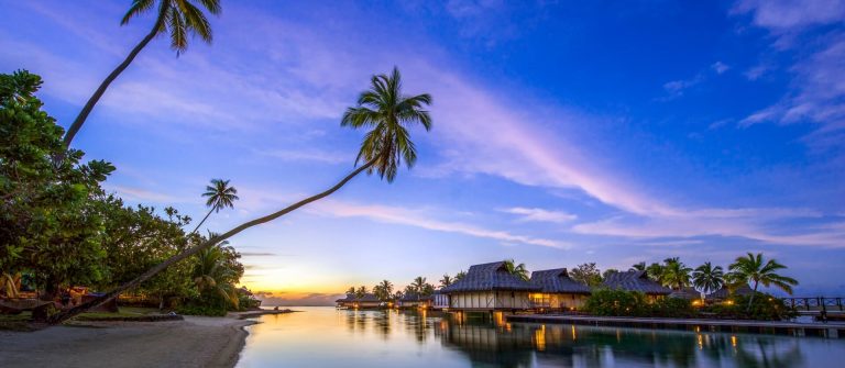 Bali-Strand-Resorts_shutterstock_1397096105