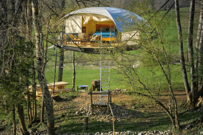 HG-Airbnb_Baumhaus-Schweiz-Glamping1-1