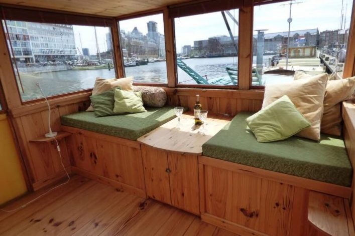 airbnb_amsterdam_hausboot_15162b1b-cc5b-483d-b75b-1ea1e356f648_900x600-e1583492955161