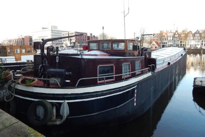airbnb_amsterdam_hausboot_64eb86ab-74f0-4f0a-b0ab-c4bc3ef1147e_900x600-e1583492932312
