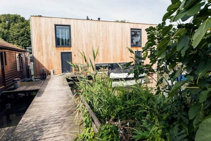 airbnb_amsterdam_hausboot_9c0e5e5f-51df-42c3-9d93-85eb732672d6_900x600-e1583492871779