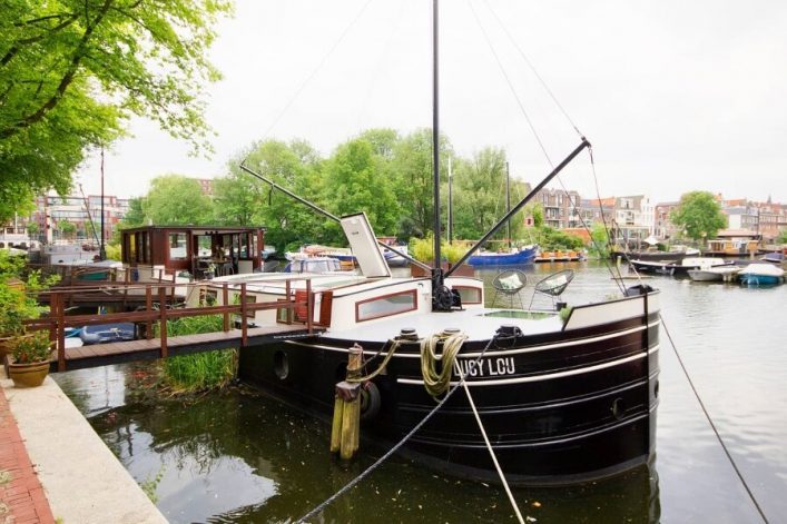 airbnb_amsterdam_hausboot__cfbfd543-a4d0-4e64-b087-63697c99f5bc_900x600