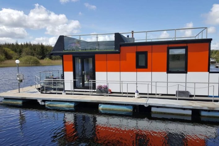 airbnb_irland_hausboot_3fcdf6be-1424-4a75-9180-49fb24a3a3a0_900x600