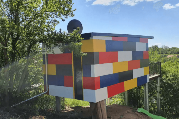 HG-Airbnb_Baumhaus-Deutschland-LEGO2-1